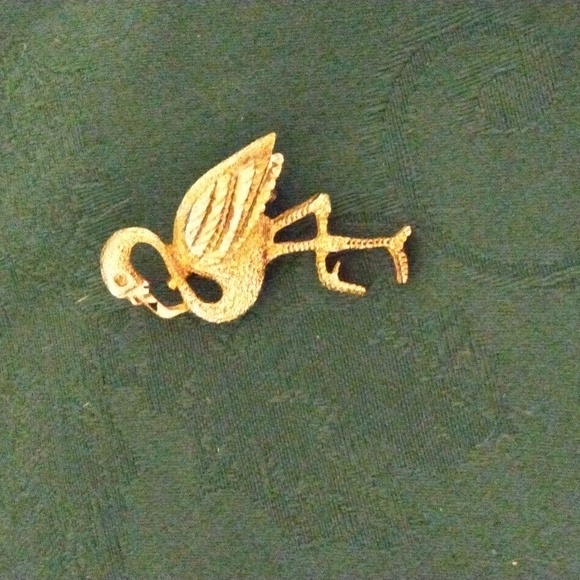 Jewelry - GOLD TONE FLAMINGO PIN